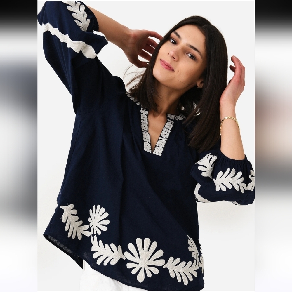 VELVET BY GRAHAM & SPENCER AMY EMBROIDERED NAVY WHITE TOP SZ L - Picture 3 of 11